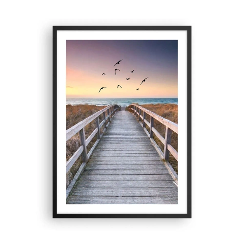 Plagát v čiernom ráme - Drevené mólo vedúce na pláž pri západe slnka - 50x70cm - Priestor pre vzostupy - Moderná nástenná dekorácia do obývacej izby a spálne ARTTOR