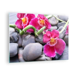 Obraz na skle - Ružové orchidey s bambusom na kameňoch - 70x50cm - Chlad a žiara - Moderná nástenná dekorácia do obývacej izby a spálne ARTTOR