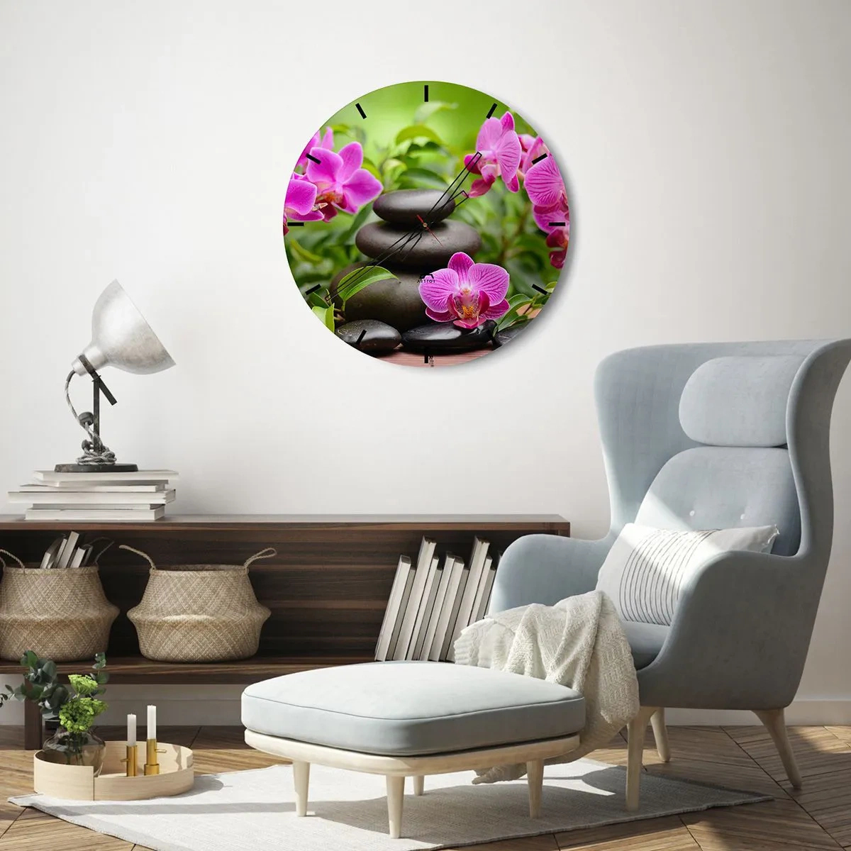 Nástenné hodiny - Čierne kamene a ružové orchidey na zelenom pozadí - 30x30cm - Pyramída pokoja - Moderná nástenná dekorácia do obývacej izby, kuchyne a spálne ARTTOR