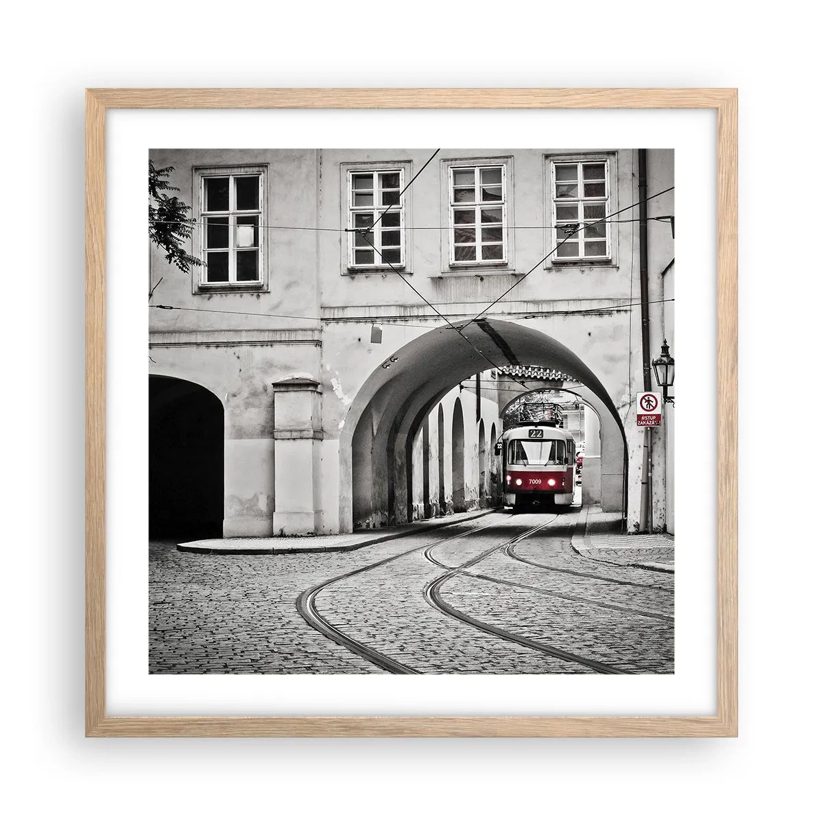 Plagát v ráme zo svetlého duba - Mestským labyrintom - 50x50 cm