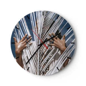 Nástenné hodiny - Ruky zdobené prsteňmi za bielymi palmovými listami - 30x30cm - Šamanové dievča? - Moderná nástenná dekorácia do obývacej izby, kuchyne a spálne ARTTOR