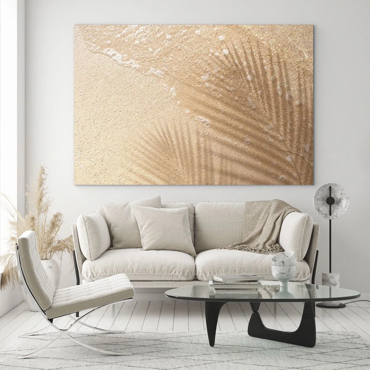 Obraz na skle - Pláž a tieň na piesku - 70x50cm - Tieň horúceho leta - Moderná nástenná dekorácia do obývacej izby a spálne ARTTOR