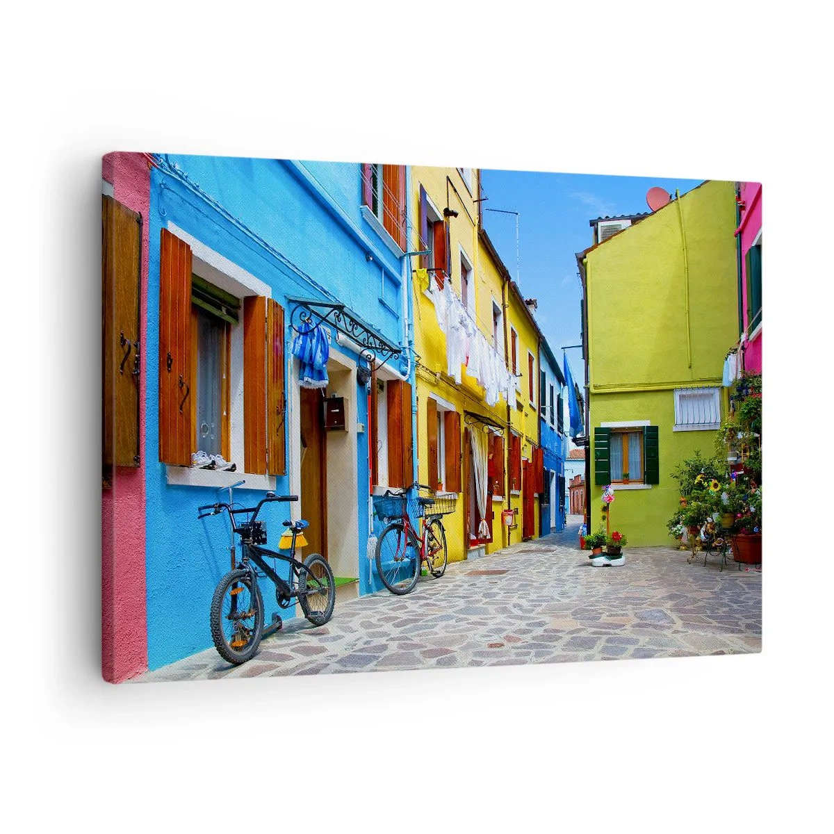 Obraz na plátne - Farebná ulica s bicyklami medzi pastelovými budovami - 70x50cm - Pastelové, sladké zákutia - Moderná nástenná dekorácia do obývacej izby a spálne ARTTOR