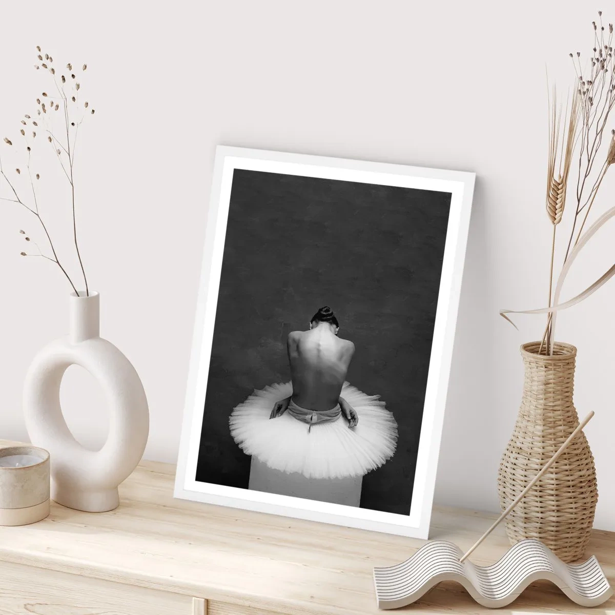 Plagát v bielom ráme - Práve prekvitá - 70x100 cm