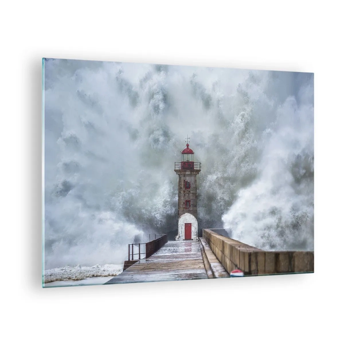 Obraz na skle - Maják zasiahla silná vlna. - 70x50cm - Hukot vody, šum vetra - Moderná nástenná dekorácia do obývacej izby a spálne ARTTOR