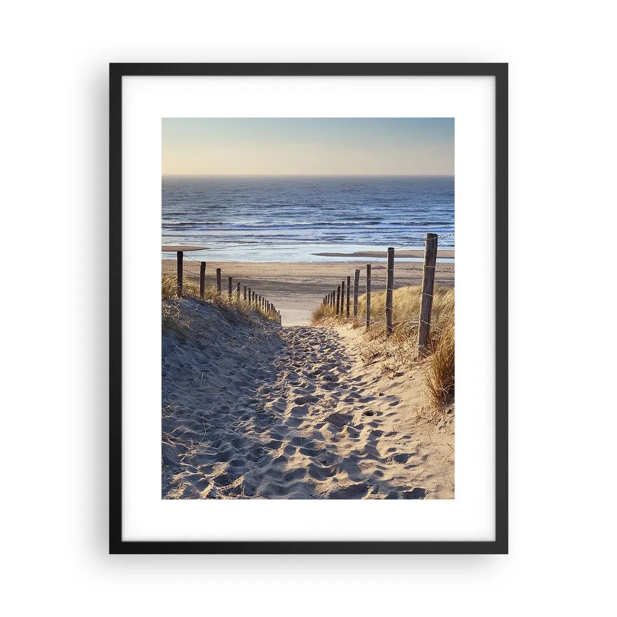 Plagát v čiernom ráme - Šumenie mora, spev vtákov, divoká pláž uprostred trávy… - 40x50 cm