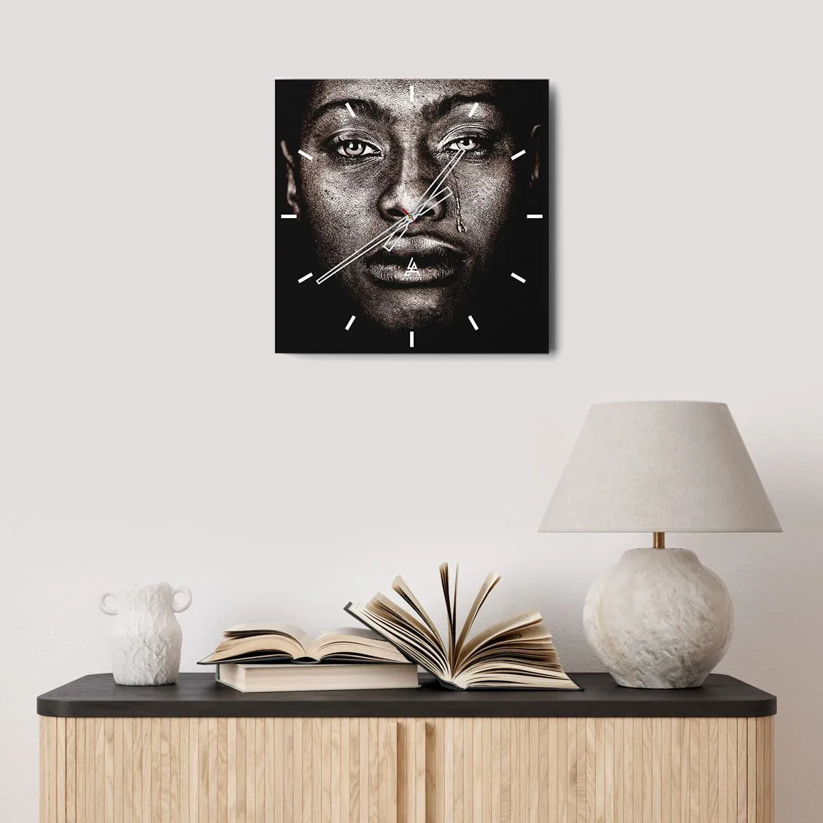 Nástenné hodiny - Jedna slza - 40x40 cm