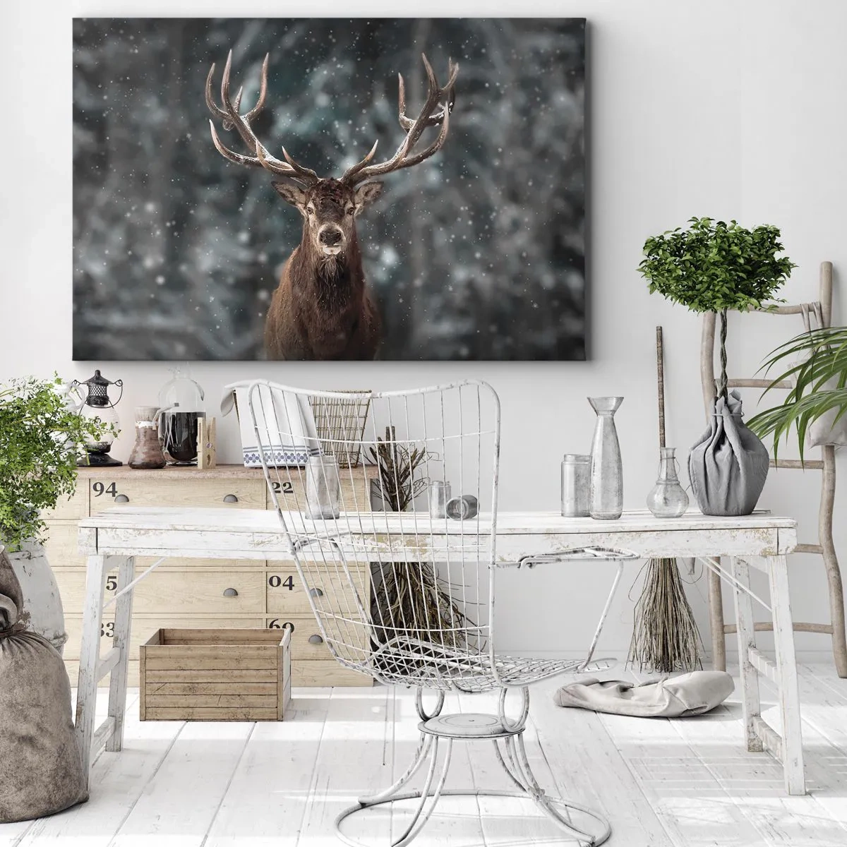 Obraz na plátne - Jeleň v zimnom lese s padajúcim snehom - 70x50cm - Skutočný kráľ lesa - Moderná nástenná dekorácia do obývacej izby a spálne ARTTOR