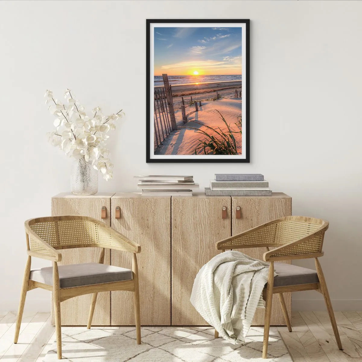 Plagát v čiernom ráme - Pláž osvetlená zapadajúcim slnkom - 50x70cm - Odlesk a tieň vetra - Moderná nástenná dekorácia do obývacej izby a spálne ARTTOR