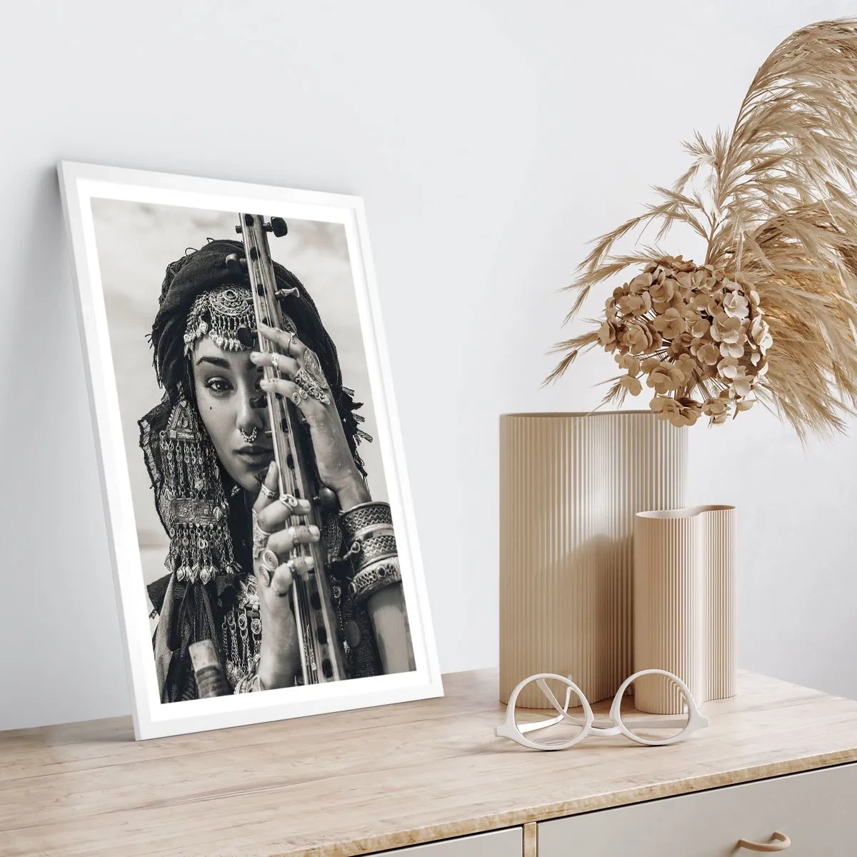 Plagát v bielom ráme - Samotná hudba orientu - 61x91 cm