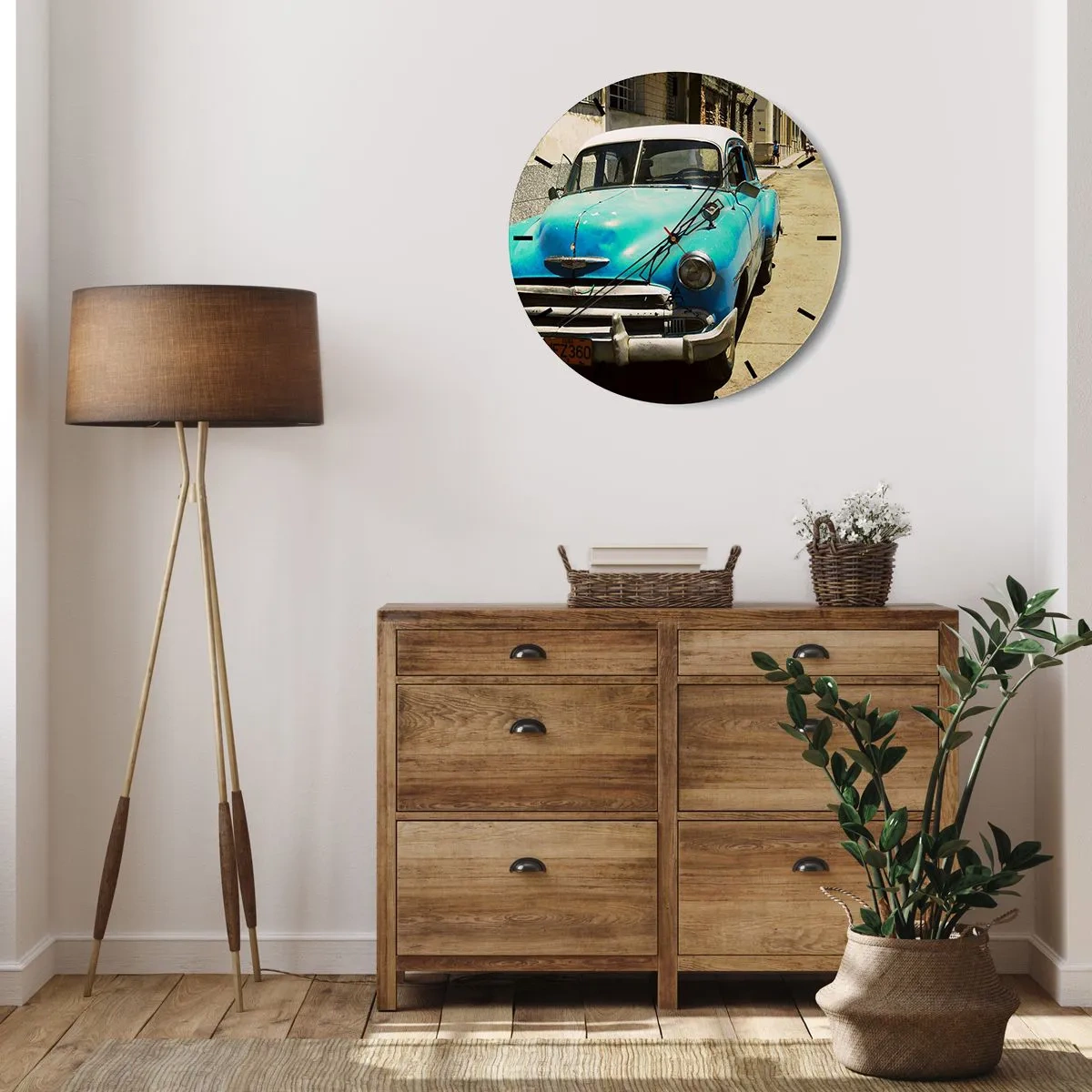 Nástenné hodiny - Modré klasické auto na ulici, vintage štýl - 30x30cm - Evviva Cuba! - Moderná nástenná dekorácia do obývacej izby, kuchyne a spálne ARTTOR