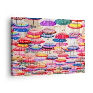 Obraz na plátne - Farebné dáždniky zavesené vo vzduchu - 70x50cm - Mestská lúka - Moderná nástenná dekorácia do obývacej izby a spálne ARTTOR