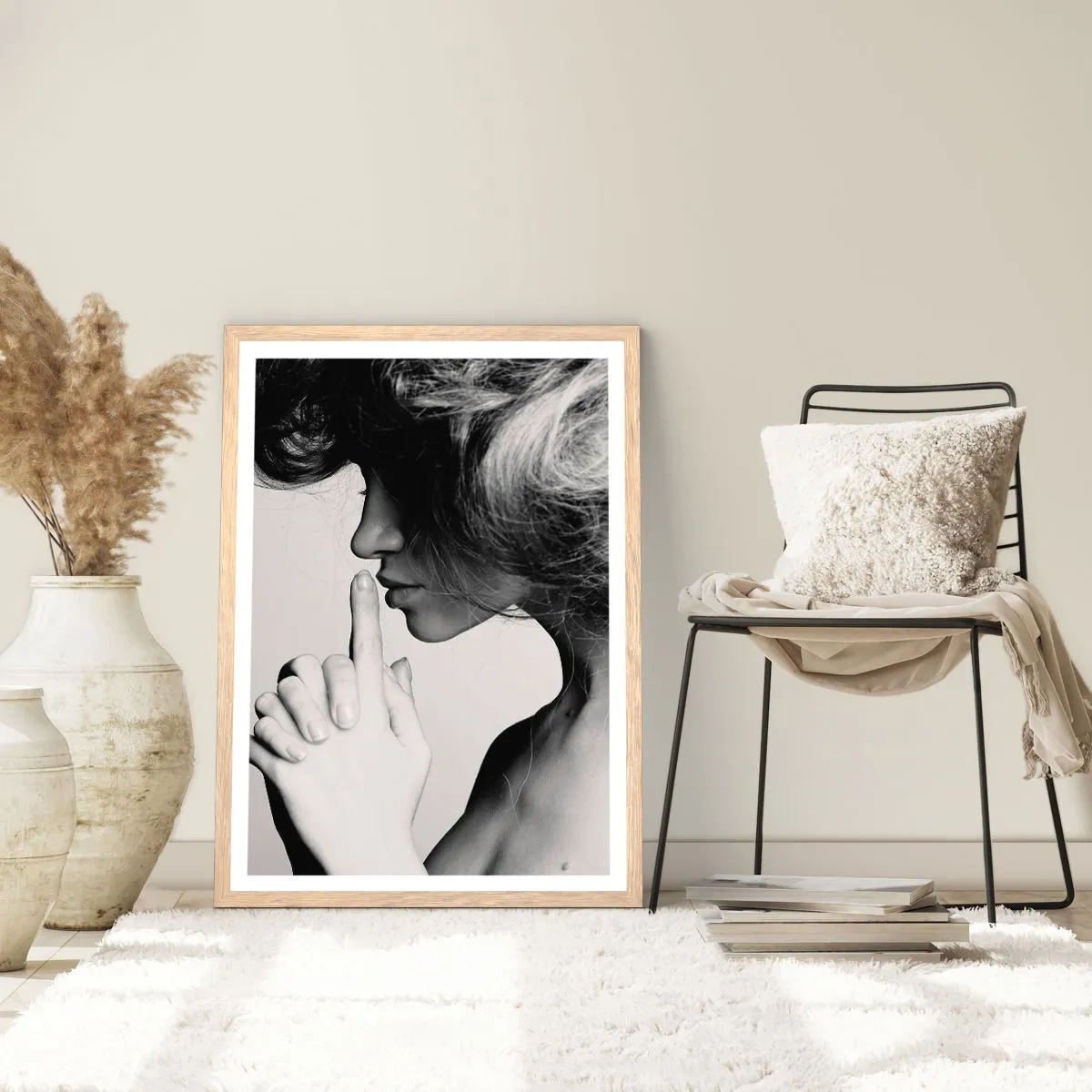 Plagát v ráme zo svetlého duba - Zahľadená do seba - 70x100 cm