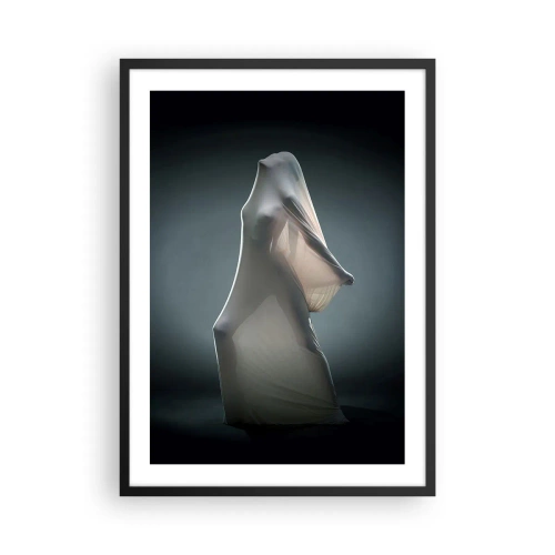 Plagát v čiernom ráme - Postava skrytá pod priehľadným materiálom na tmavom pozadí - 50x70cm - Skryté túžby - Moderná nástenná dekorácia do obývacej izby a spálne ARTTOR