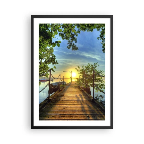 Plagát v čiernom ráme - Drevené mólo nad jazerom pri západe slnka - 50x70cm - Západ pri vode - Moderná nástenná dekorácia do obývacej izby a spálne ARTTOR