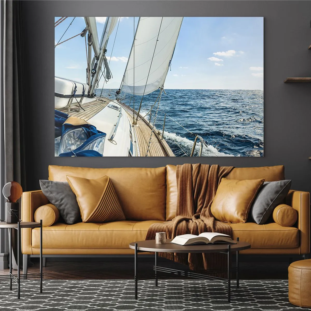 Obraz na skle - Jachta na otvorenom mori s rozvinutými plachtami - 70x50cm - Ahoj, dobrodružstvo - Moderná nástenná dekorácia do obývacej izby a spálne ARTTOR
