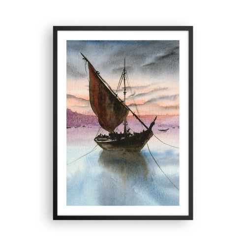 Plagát v čiernom ráme - Plachetnica na pokojnej vode vo svetle západu slnka - 50x70cm - Večer v prístave - Moderná nástenná dekorácia do obývacej izby a spálne ARTTOR