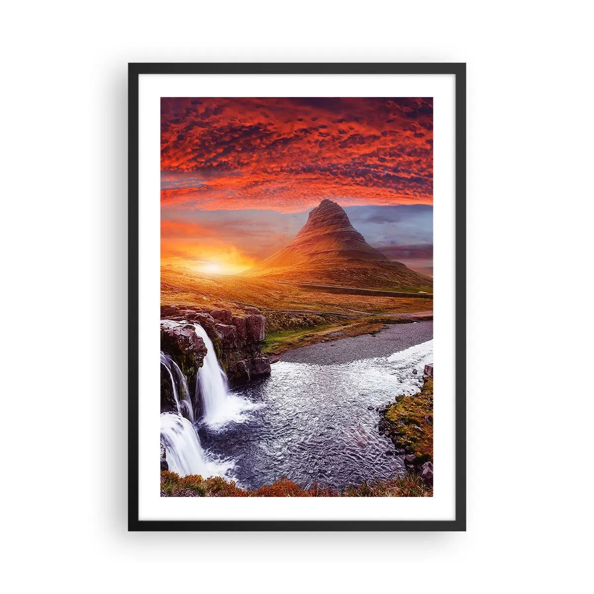 Plagát v čiernom ráme - Hora a vodopád osvetlené lúčmi zapadajúceho slnka - 50x70cm - Pohľad na Stredozem - Moderná nástenná dekorácia do obývacej izby a spálne ARTTOR