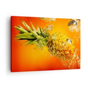 Obraz na plátne - Ananás ponorený vo vode na oranžovom gradientnom pozadí. - 70x50cm - Tropická šťavnatá sviežosť - Moderná nástenná dekorácia do obývacej izby a spálne ARTTOR