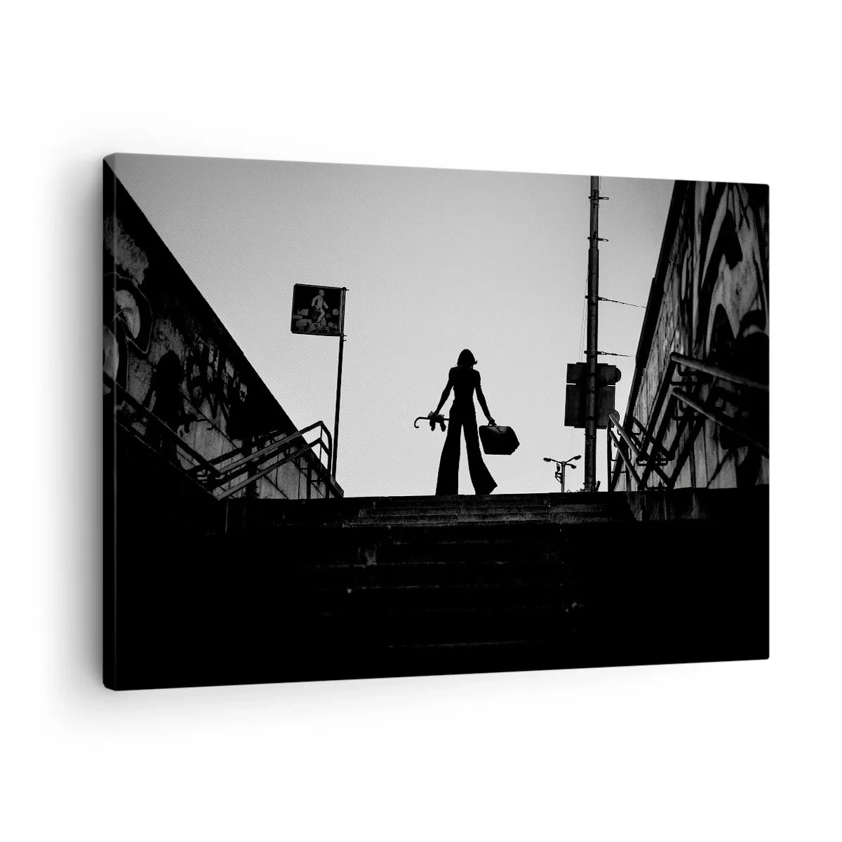 Obraz na plátne - Ženská postava na schodoch v čiernobielej farbe s dynamickou atmosférou - 70x50cm - Mestská cesta - Moderná nástenná dekorácia do obývacej izby a spálne ARTTOR