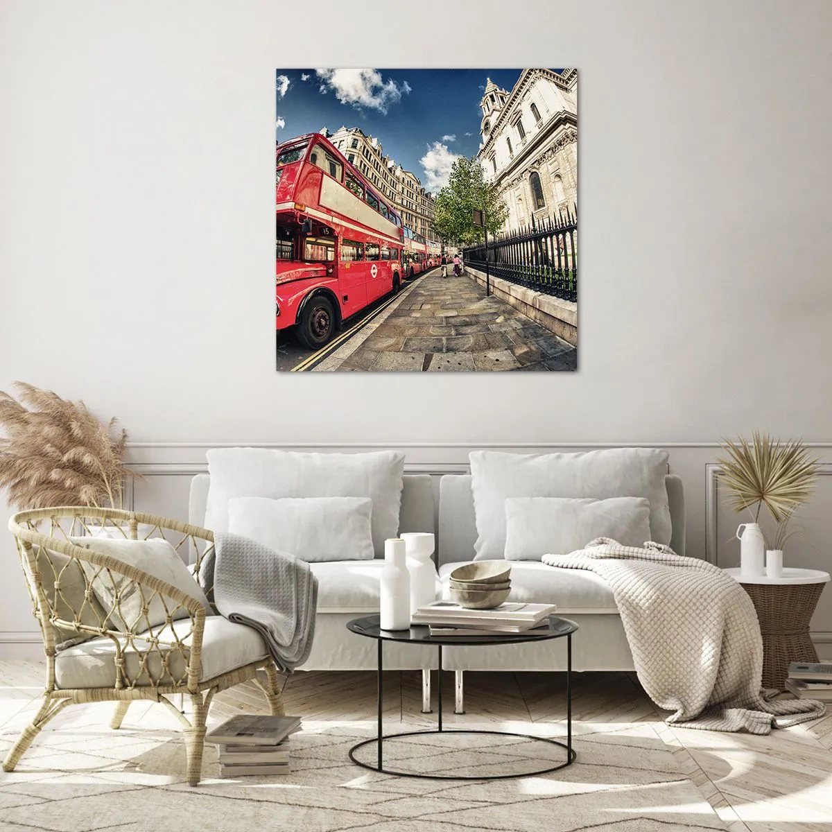 Obraz na skle - Londýnska ulica v sivej a červenej - 70x70 cm
