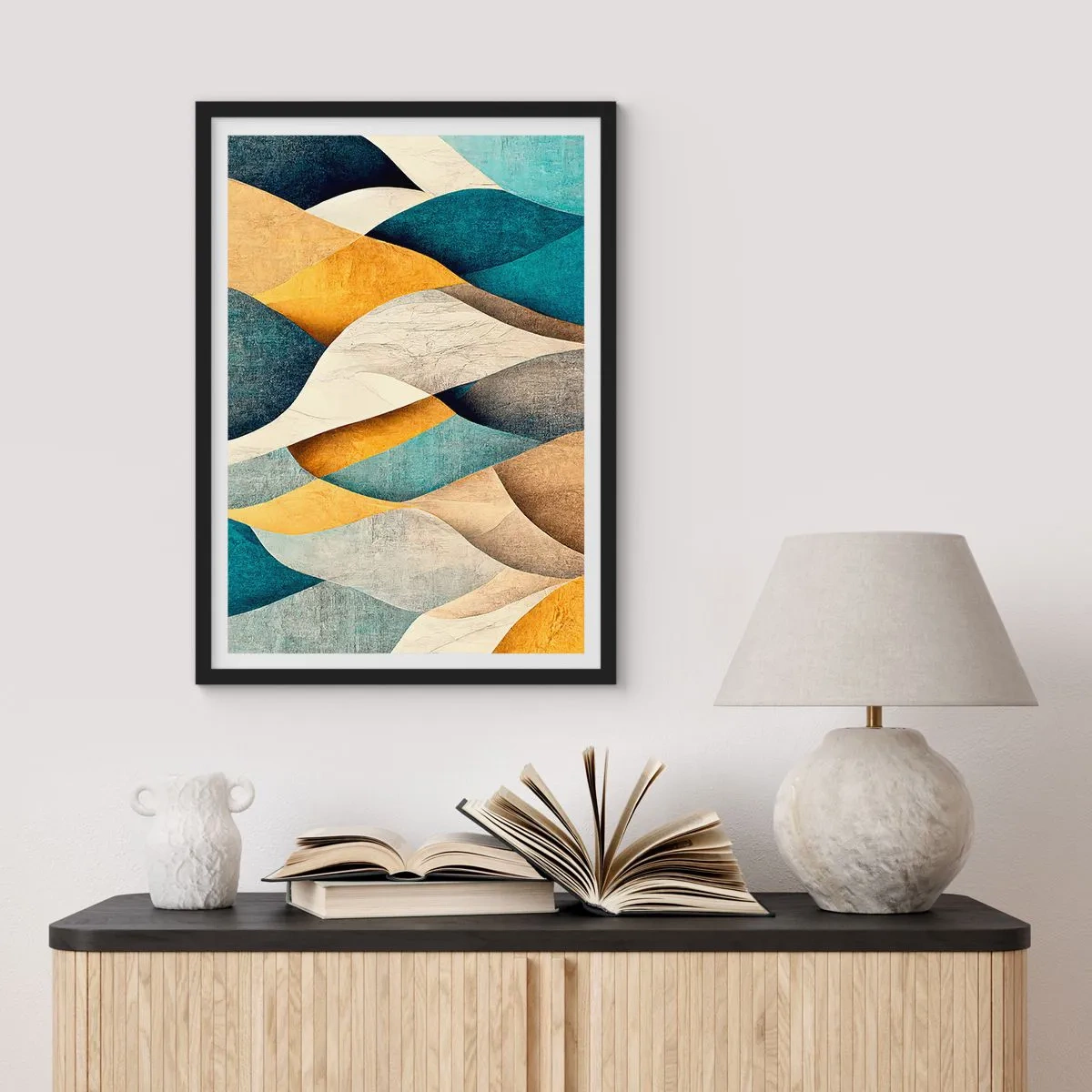 Plagát v čiernom ráme - Abstraktná kompozícia vlnitých tvarov v zlatých a modrých farbách. - 50x70cm - Rytmus a vlnenie - Moderná nástenná dekorácia do obývacej izby a spálne ARTTOR