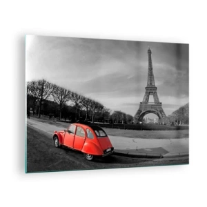 Obraz na skle - Červené auto s Eiffelovou vežou v pozadí v čiernobielom prostredí - 70x50cm - Viac parížske ako samotný Paríž - Moderná nástenná dekorácia do obývacej izby a spálne ARTTOR