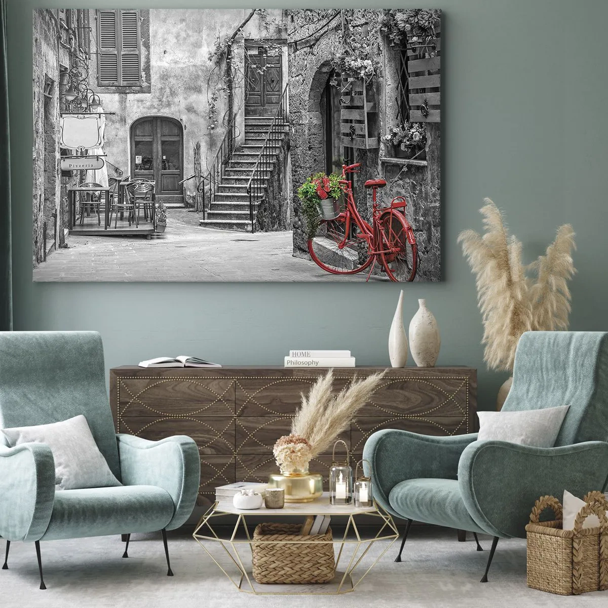 Obraz na plátne - Červený bicykel na čiernobielej ulici - 70x50cm - Toskánska ulička - Moderná nástenná dekorácia do obývacej izby a spálne ARTTOR