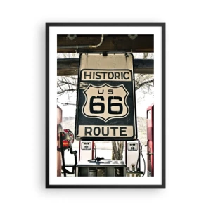 Plagát v čiernom ráme - Značka Route 66 pred čerpacou stanicou - 50x70cm - Americká retro cesta - Moderná nástenná dekorácia do obývacej izby a spálne ARTTOR