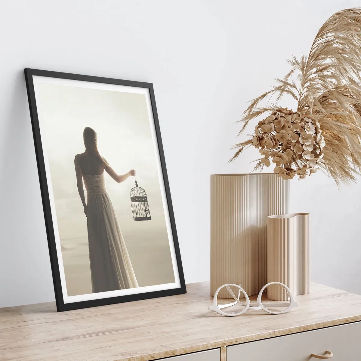 Plagát v čiernom ráme - Buď slobodná - 61x91 cm