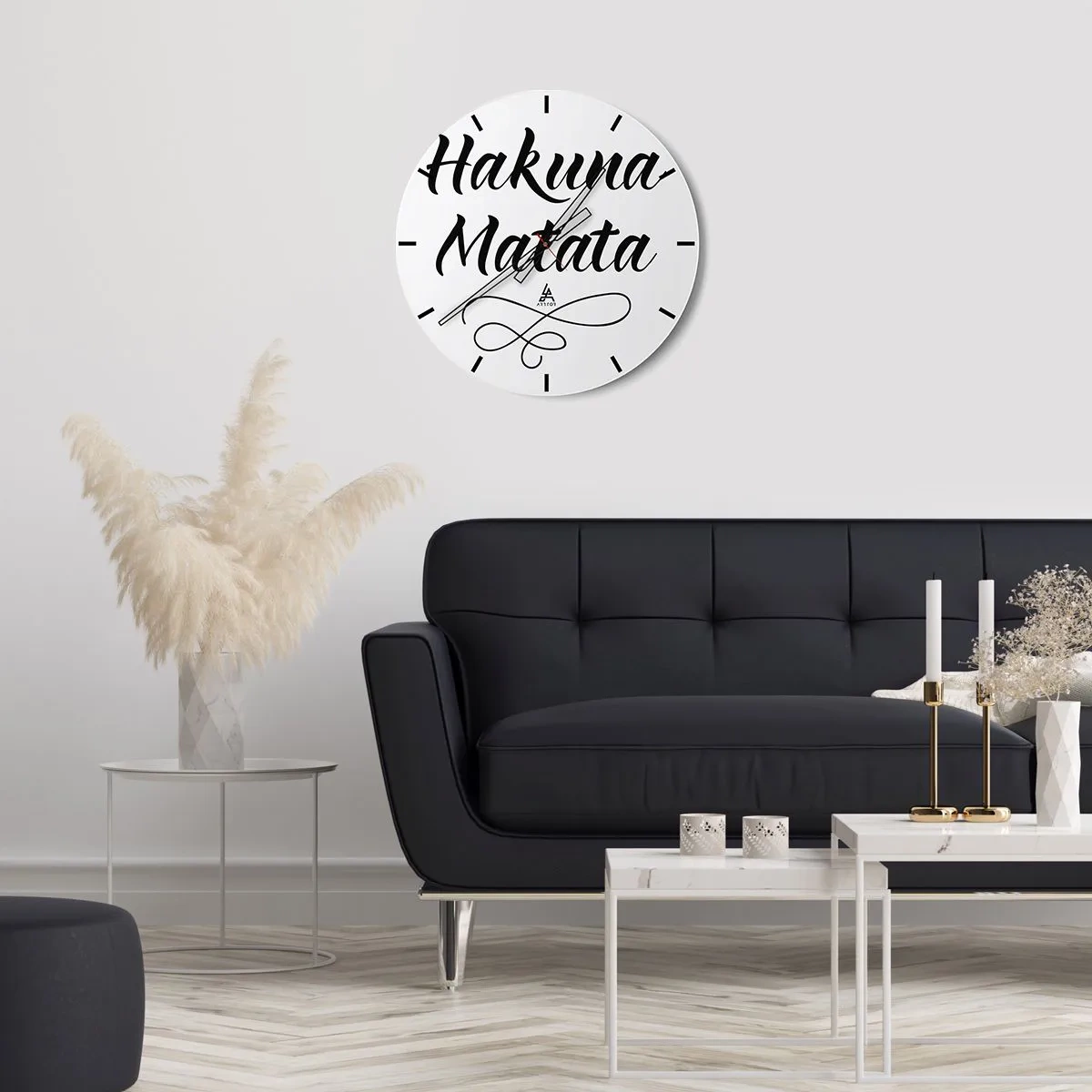 Nástenné hodiny - Čierny nápis Hakuna Matata na bielom pozadí - 30x30cm - Najlepšia rada - Moderná nástenná dekorácia do obývacej izby, kuchyne a spálne ARTTOR