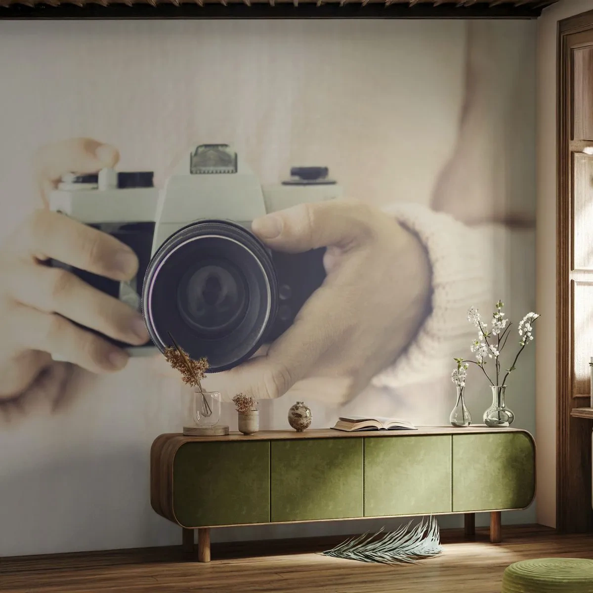 Fototapeta Standard Eco - Detailný záber rúk držiacich starožitný fotoaparát - 100x70cm - Pre viac informácií… - Moderná nástenná dekorácia do obývacej izby a spálne ARTTOR