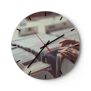 Nástenné hodiny - Prezeranie vinylov v hudobnom obchode - 30x30cm - Hľadanie emócií - Moderná nástenná dekorácia do obývacej izby, kuchyne a spálne ARTTOR