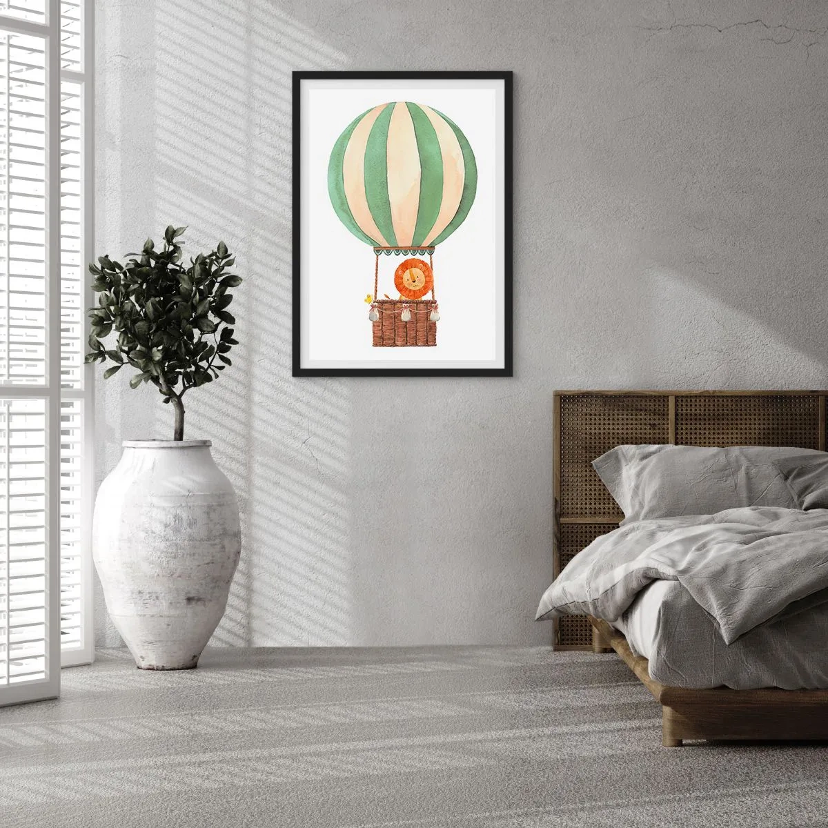 Plagát v čiernom ráme - Krásna akvarelová ilustrácia leva cestujúceho v teplovzdušnom balóne na bielom pozadí. - 50x70cm - Leonove cesty - Moderná nástenná dekorácia do obývacej izby a spálne ARTTOR