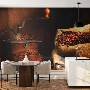 Fototapeta Standard Eco - Starožitný mlynček na kávu a vrecko z fazule na dreve - 100x70cm - Zátišie so zrnkami kávy a mlynčekom - Moderná nástenná dekorácia do obývacej izby a spálne ARTTOR