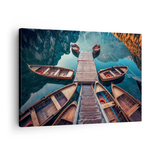 Obraz na plátne - Drevené lode na móle na horskom jazere - 70x50cm - Čakám v prístave - Moderná nástenná dekorácia do obývacej izby a spálne ARTTOR