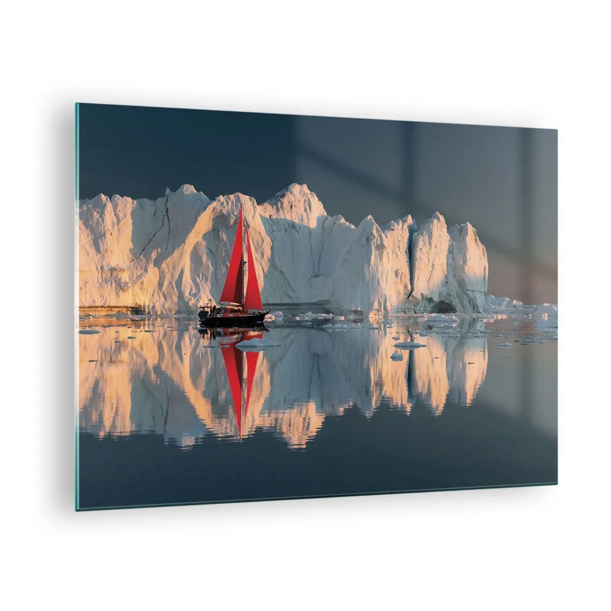 Obraz na skle - Plachetnica s červenou plachtou blízko ľadovcov pri západe slnka - 70x50cm - Na okraji sveta - Moderná nástenná dekorácia do obývacej izby a spálne ARTTOR
