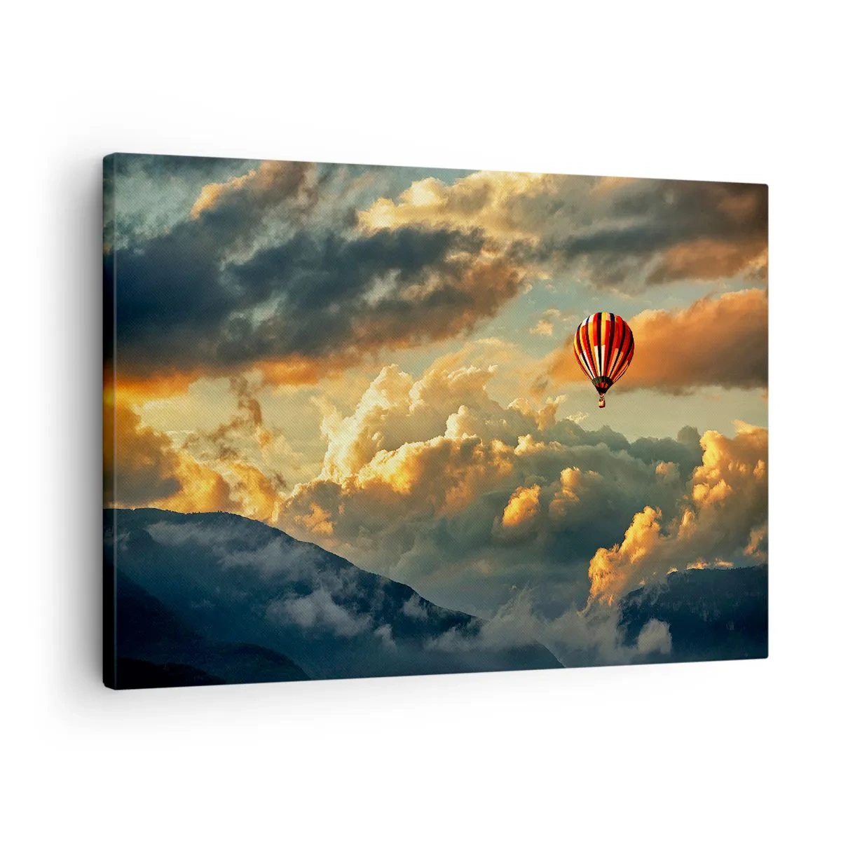 Obraz na plátne - Balón na pozadí dramatických oblakov - 70x50cm - Letím, lebo chcem - Moderná nástenná dekorácia do obývacej izby a spálne ARTTOR