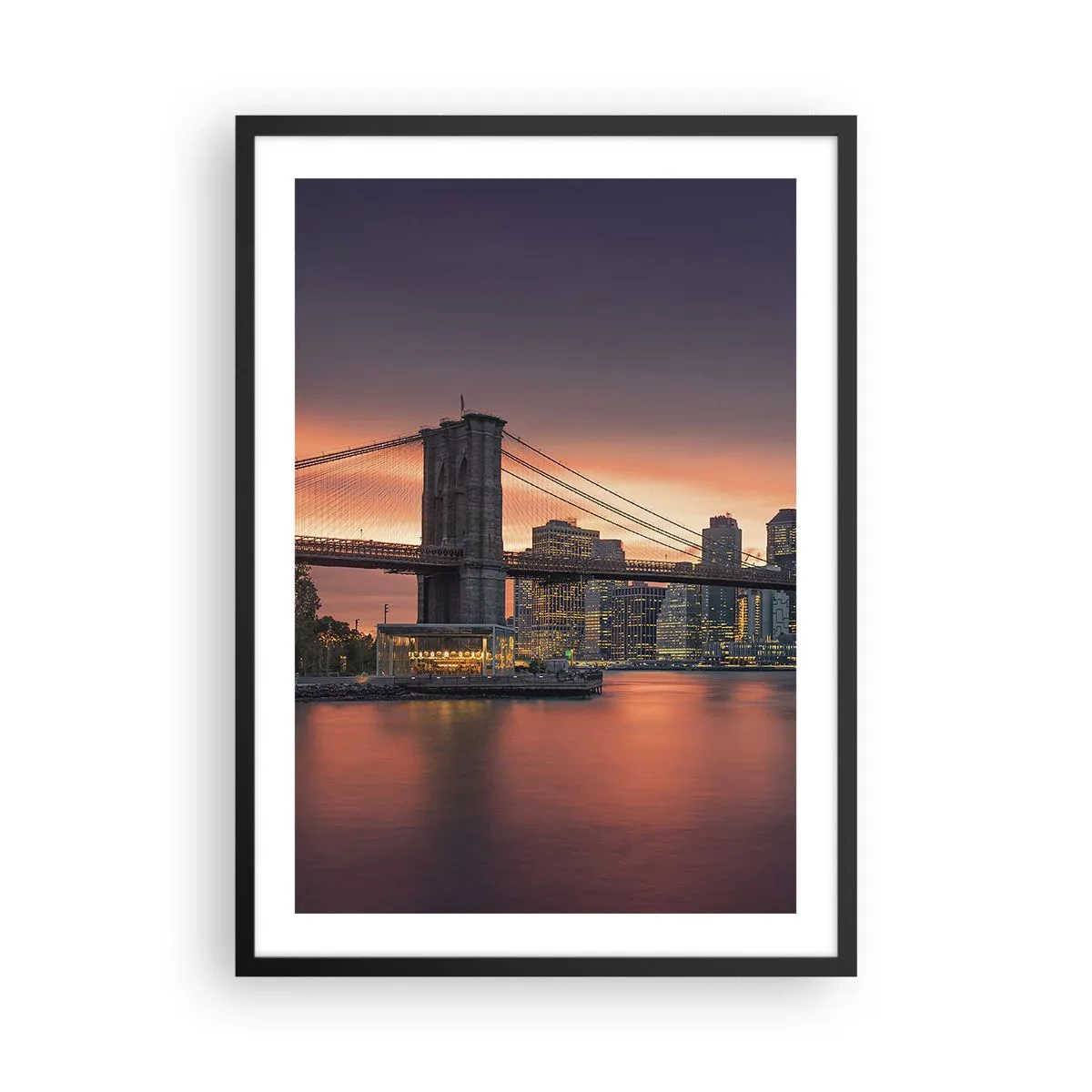 Plagát v čiernom ráme - Brooklynský most v noci s osvetleným mestom v pozadí - 50x70cm - Ponorené do ľaliového ticha - Moderná nástenná dekorácia do obývacej izby a spálne ARTTOR