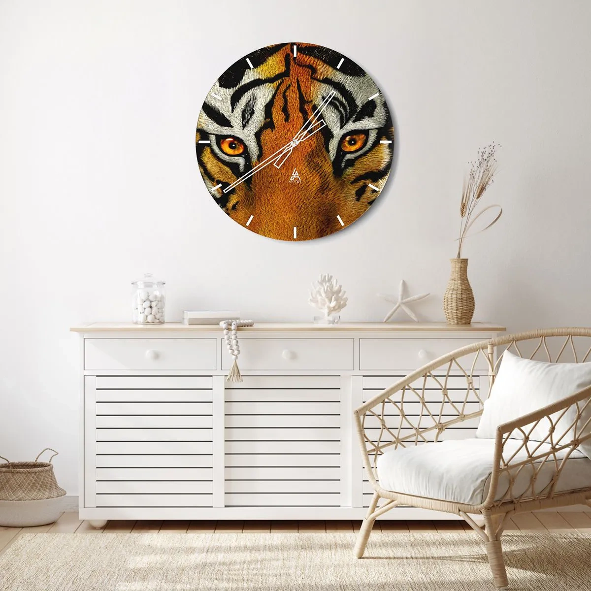 Nástenné hodiny - Detailný záber na intenzívny pohľad tigra - 30x30cm - Nebezpečný a krásny - Moderná nástenná dekorácia do obývacej izby, kuchyne a spálne ARTTOR