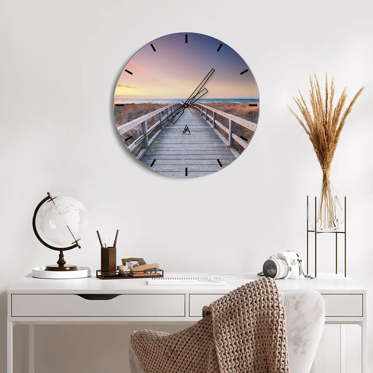 Nástenné hodiny - Drevený chodník vedúci k moru pri západe slnka - 30x30cm - Baltská večerná polárna žiara - Moderná nástenná dekorácia do obývacej izby, kuchyne a spálne ARTTOR