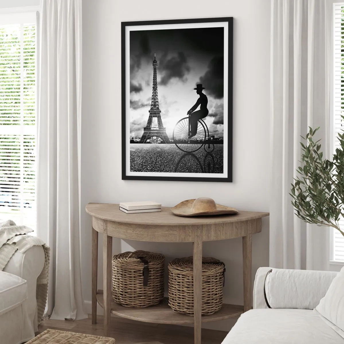Plagát v čiernom ráme - Silueta cyklistu na pozadí Eiffelovej veže - 50x70cm - Túžba po Belle Epoque - Moderná nástenná dekorácia do obývacej izby a spálne ARTTOR