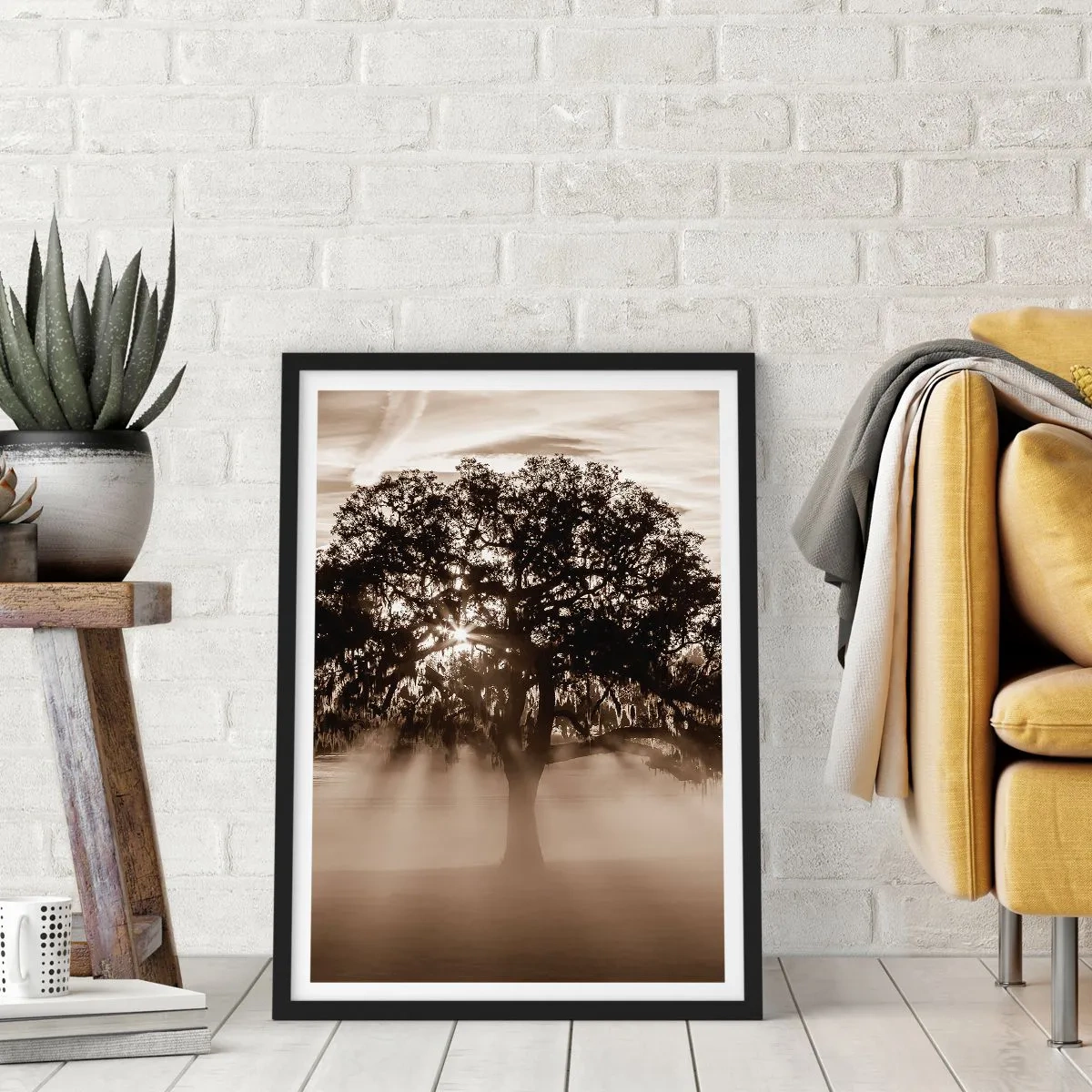 Plagát v čiernom ráme - Strom v hmle s lúčmi svetla - 50x70cm - Strom správ samotného dobra - Moderná nástenná dekorácia do obývacej izby a spálne ARTTOR