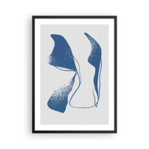 Plagát v čiernom ráme - Abstraktné tvary v odtieňoch modrej na svetlom pozadí - 50x70cm - Okrídlená abstrakcia - Moderná nástenná dekorácia do obývacej izby a spálne ARTTOR