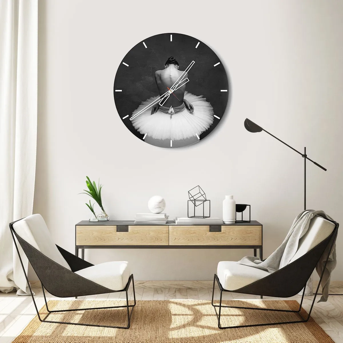 Nástenné hodiny - Tanečnica v tylovej sukni sediaca dozadu v čiernobielom - 30x30cm - Práve prekvitá - Moderná nástenná dekorácia do obývacej izby, kuchyne a spálne ARTTOR