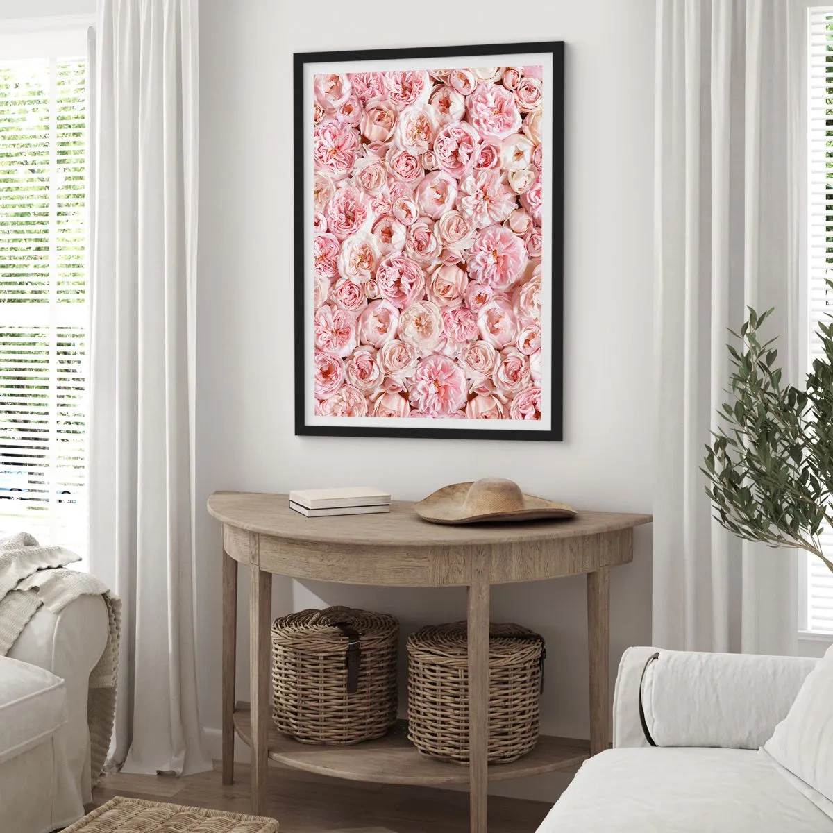 Plagát v čiernom ráme - Romantický aranžmán ružových kvetov zblízka - 50x70cm - Vydláždená ružami - Moderná nástenná dekorácia do obývacej izby a spálne ARTTOR