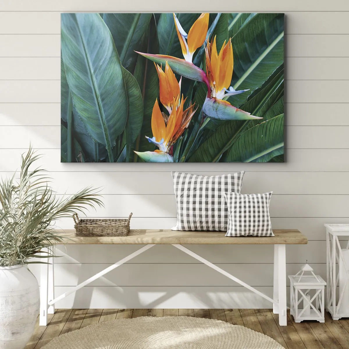 Obraz na plátne - Exotické kvety strelitzie obklopené zelenými listami - 70x50cm - Je to kvetina, alebo vták? - Moderná nástenná dekorácia do obývacej izby a spálne ARTTOR