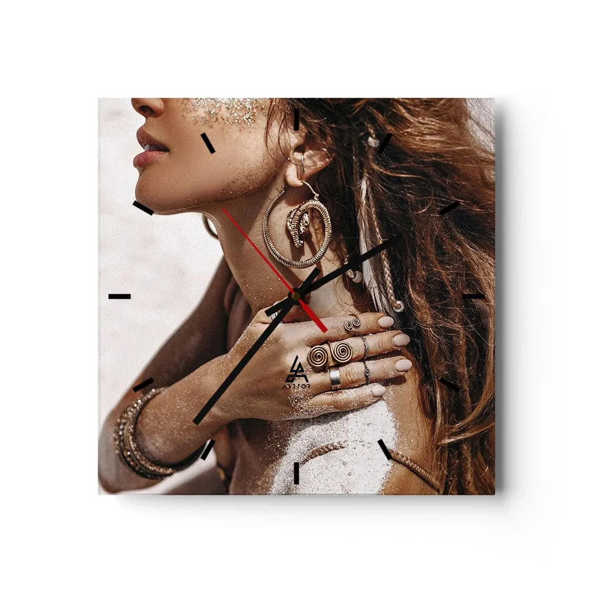 Nástenné hodiny - Kráľovná divokej pláže - 40x40 cm