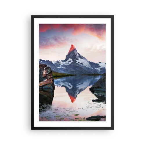 Plagát v čiernom ráme - Hora sa odráža v jazere pri západe slnka - 50x70cm - Srdce hôr je vrelé - Moderná nástenná dekorácia do obývacej izby a spálne ARTTOR