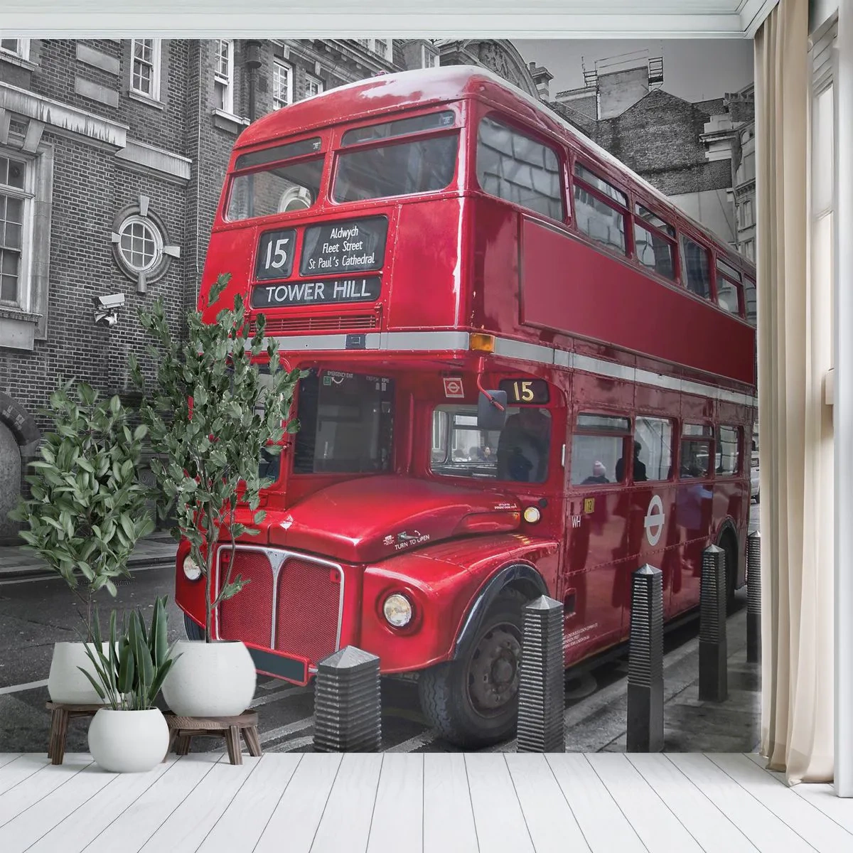 Fototapeta Standard Eco - Čiernobiela ulica s červeným dvojposchodovým autobusom - 100x70cm - Vždy rovnaký - Moderná nástenná dekorácia do obývacej izby a spálne ARTTOR